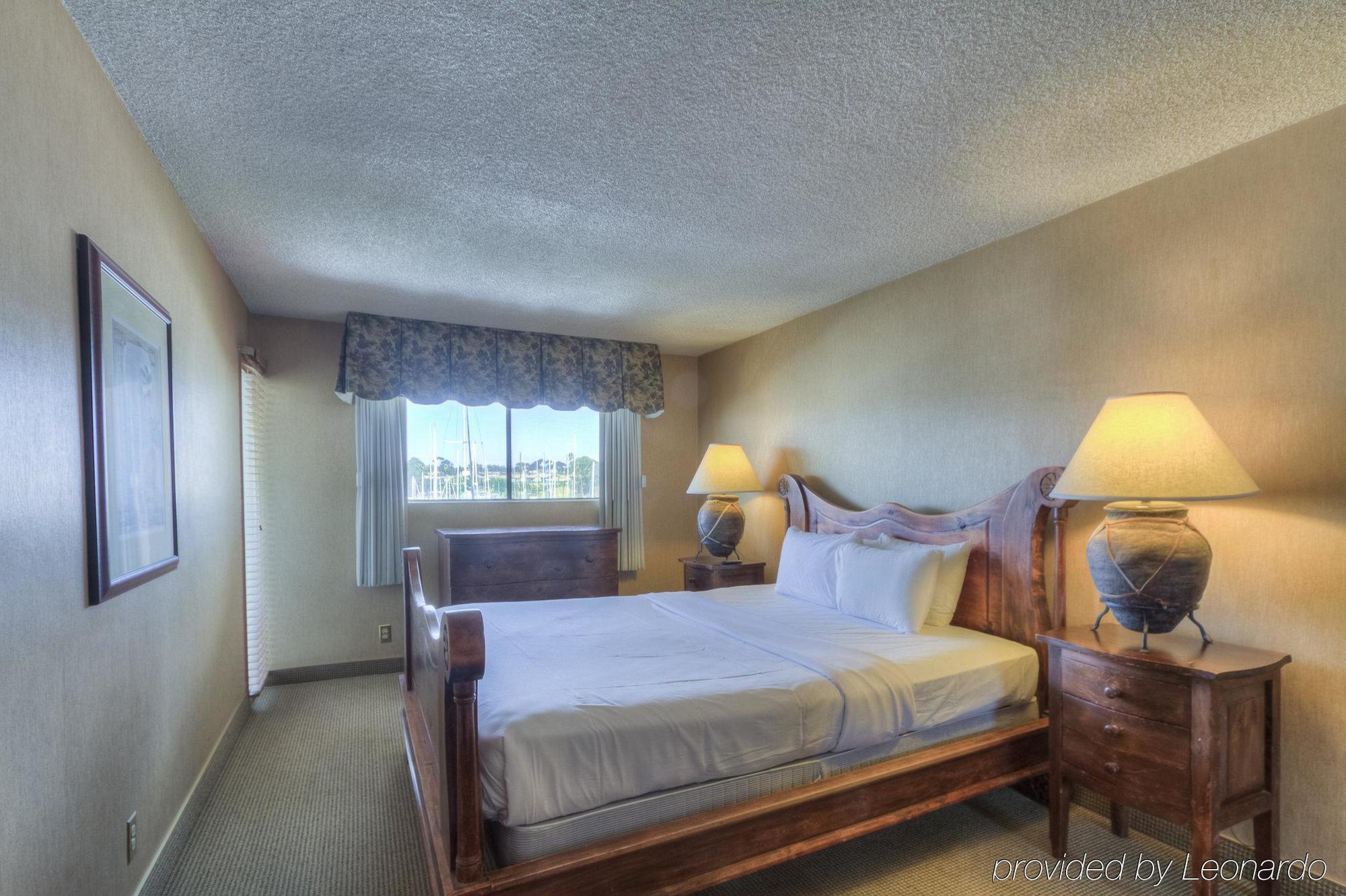 Oceanside Marina Suites - A Waterfront Hotel Εξωτερικό φωτογραφία